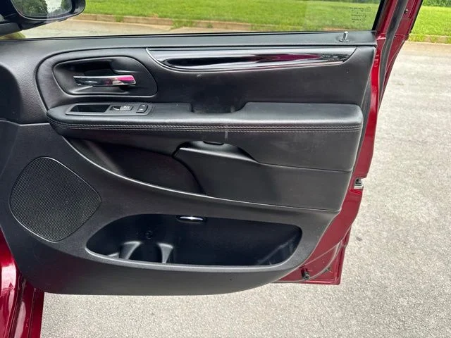 Used 2020 Red Dodge SE Plus image 9