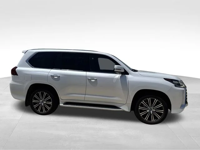 Used 2021 White Lexus 570 image 7
