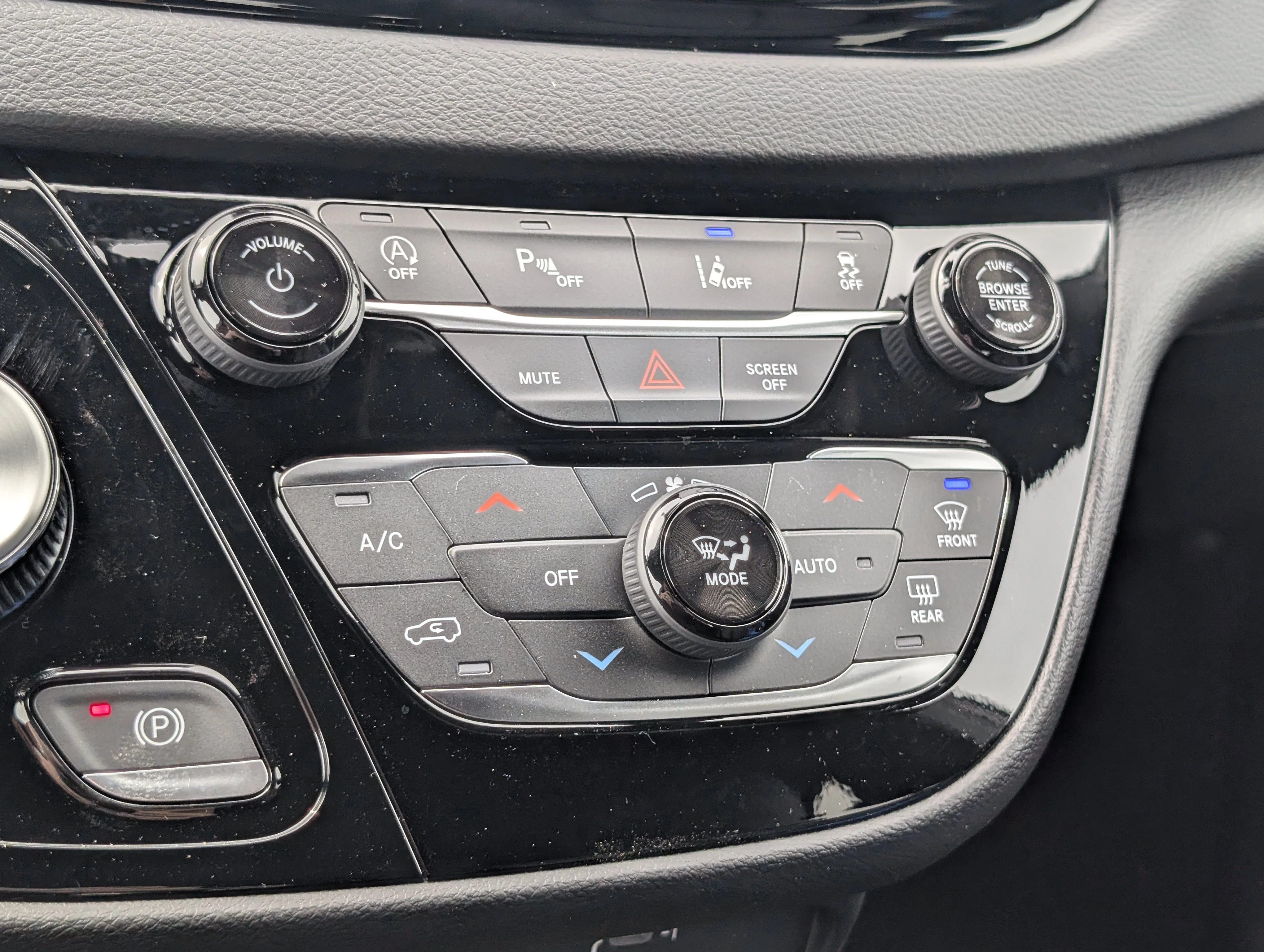 New 2026 Bright White Chrysler SXT image 29