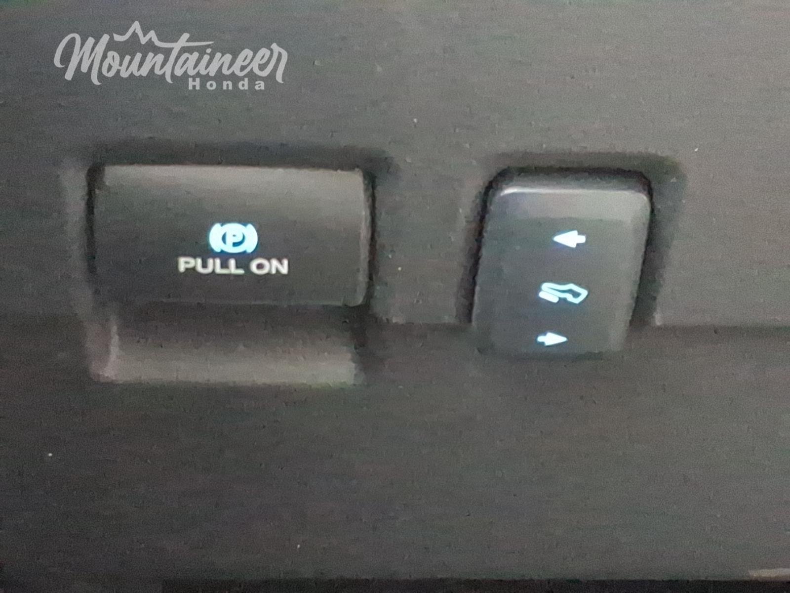 Used 2026 Avalanche Gray Ford LARIAT image 32