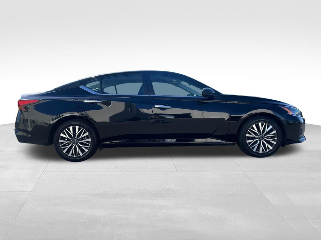 2025 Nissan Altima SV - Photo 7