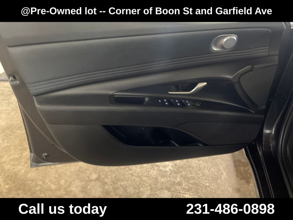 Used 2022 Gray Hyundai SEL image 15