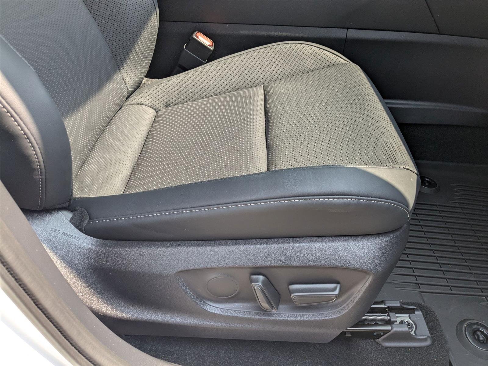 Used 2025 Oxygen White Toyota Platinum image 36