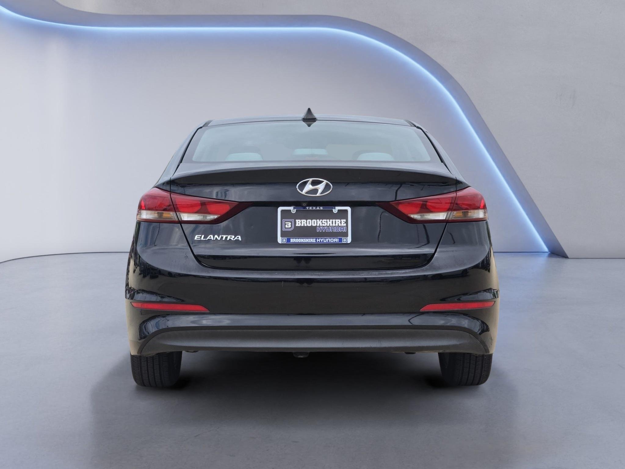 Used 2017 Black Noir Pearl Hyundai SE image 6