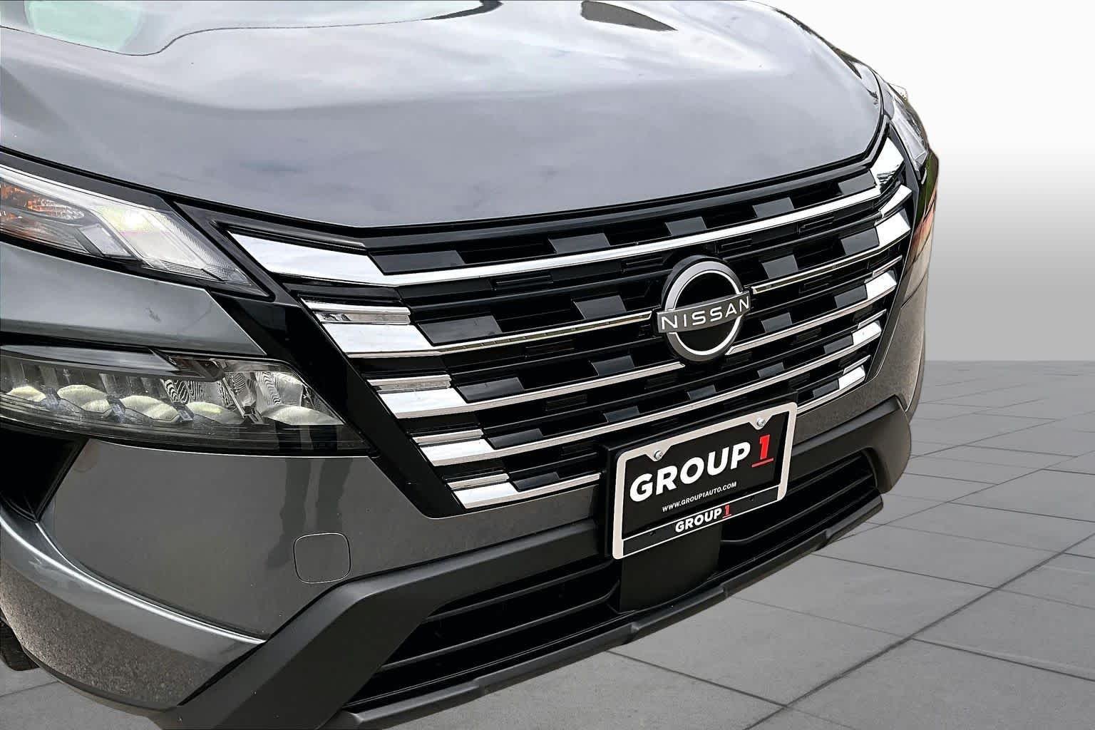 Certified Used 2025 Gun Metallic Nissan SV image 29