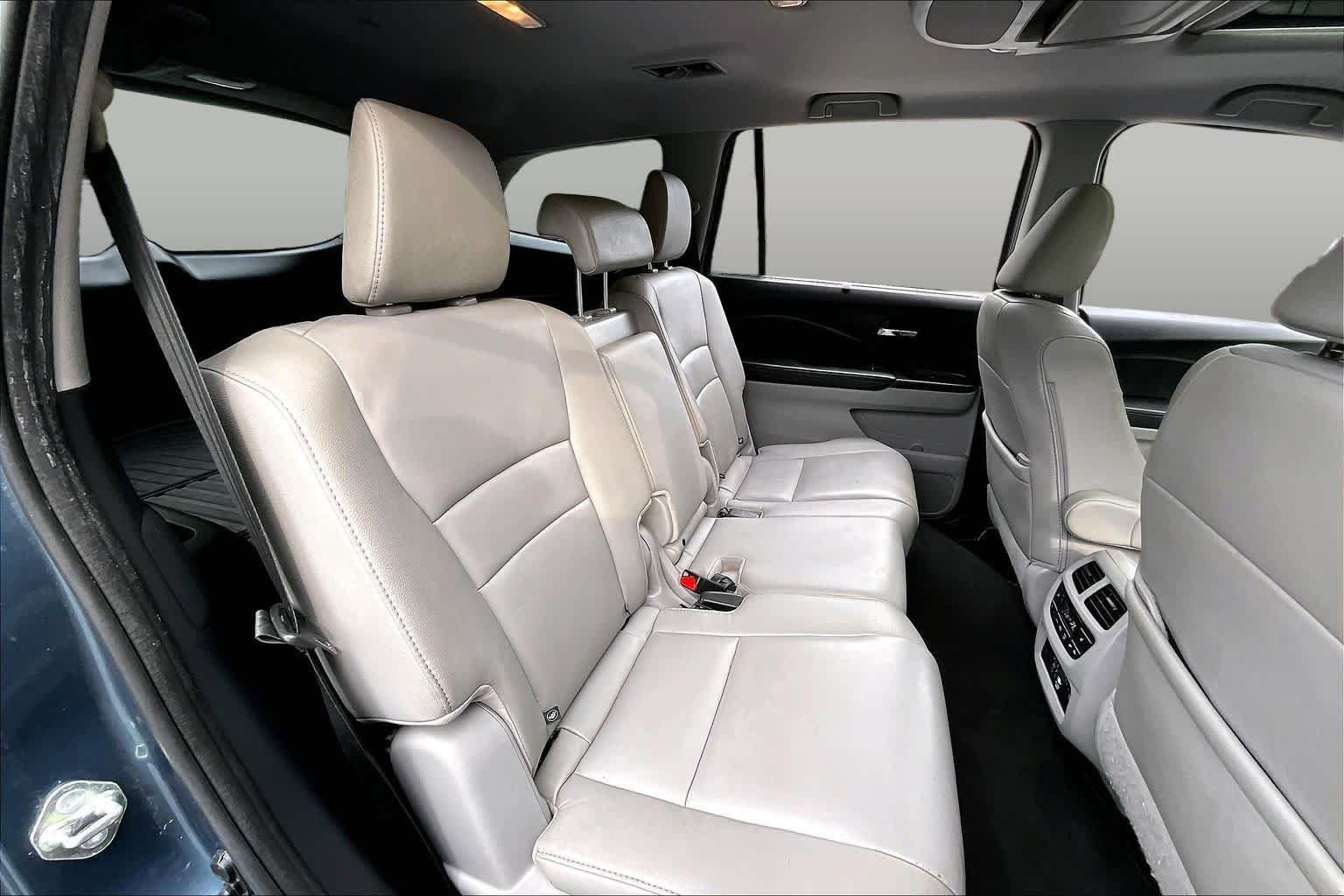 Used 2019 Steel Sapphire Metallic Honda Touring 8-Passenger image 21