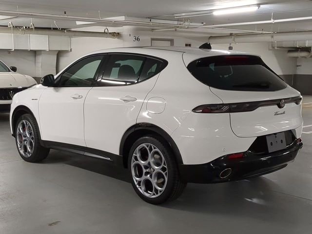 New 2025 Milano White Exterior Paint Alfa Romeo Veloce image 5