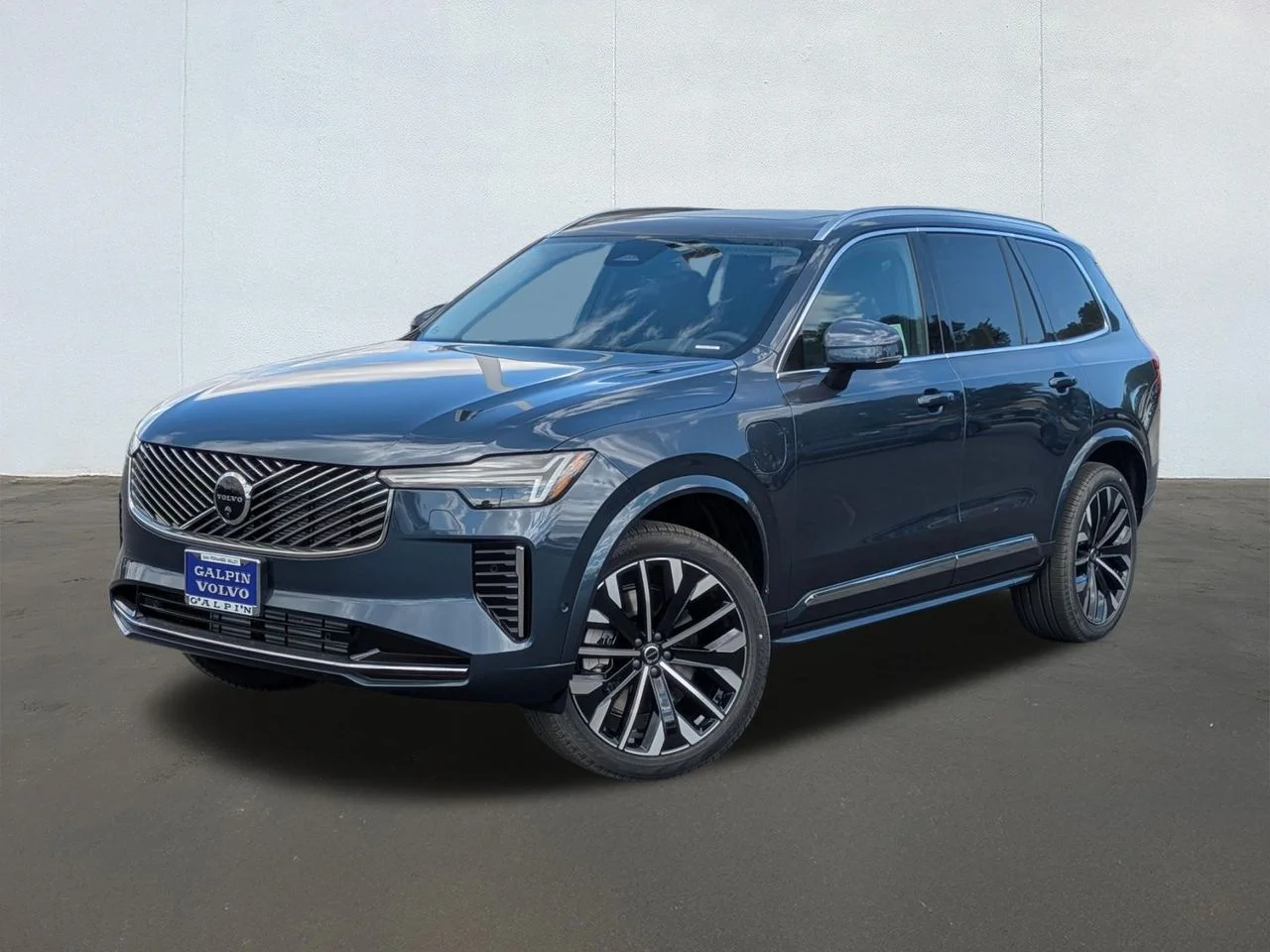 2026 Volvo XC90 T8 Recharge Plus Bright 6-Seater 4WD's photo