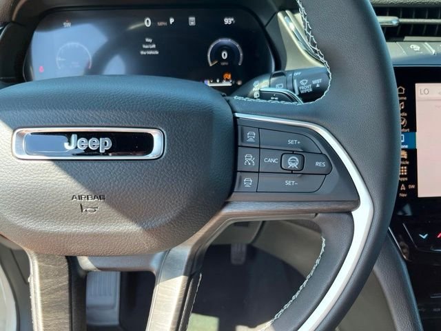 New 2026 Bright White Clear-Coat Exterior Paint Jeep Limited image 27
