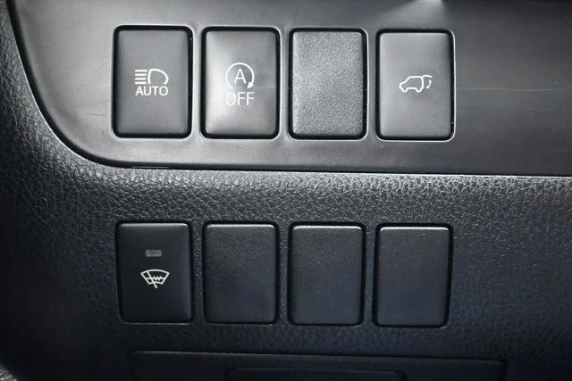 Used 2019 Midnight Black Metallic Toyota SE image 28