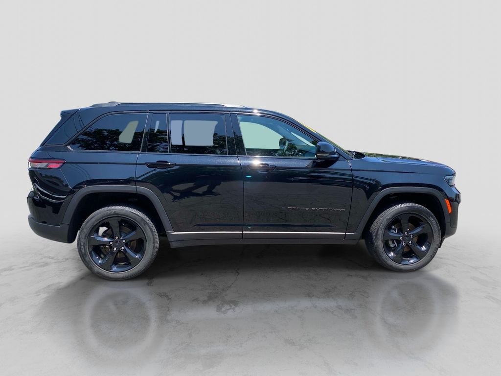 Used 2025 Black Jeep Altitude X image 11
