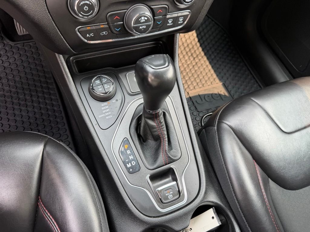 Used 2021 Olive Green Pearlcoat Jeep Trailhawk image 26