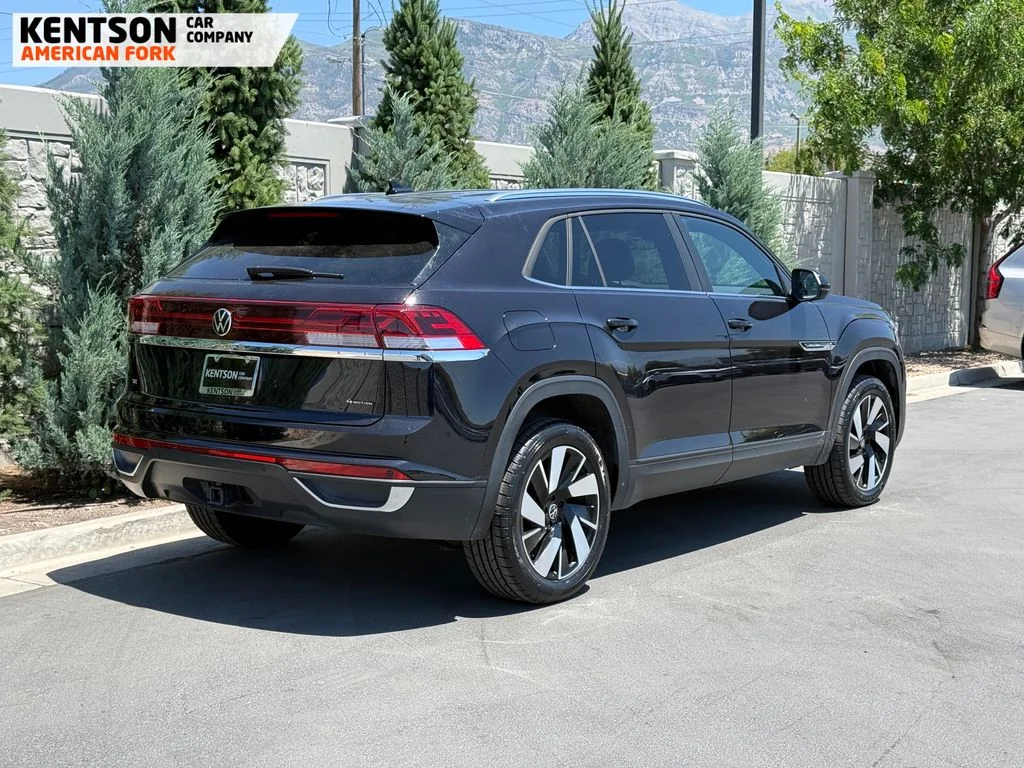 Used 2025 Black Volkswagen 2.0T SE w/Technology image 8
