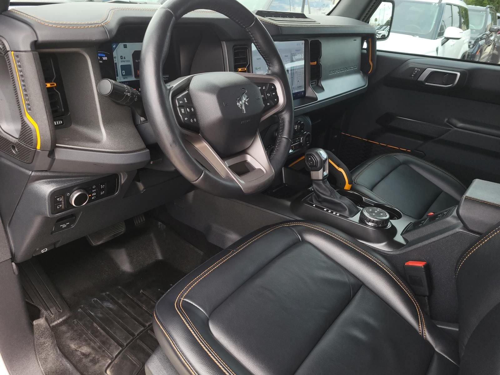 Used 2024 Oxford White Ford Badlands image 19