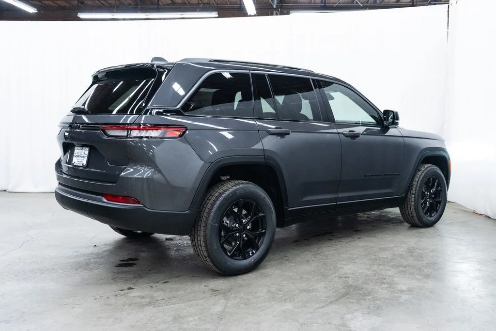 New 2026 Baltic Gray Metallic Clear-Coat Exterior Paint Jeep Altitude image 6