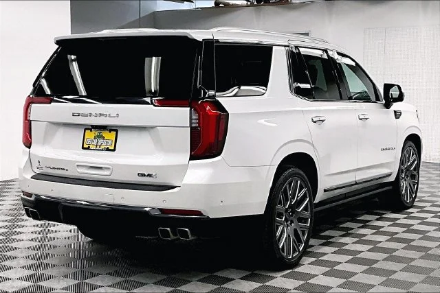 Used 2025 White Frost Tricoat GMC Denali Ultimate image 13