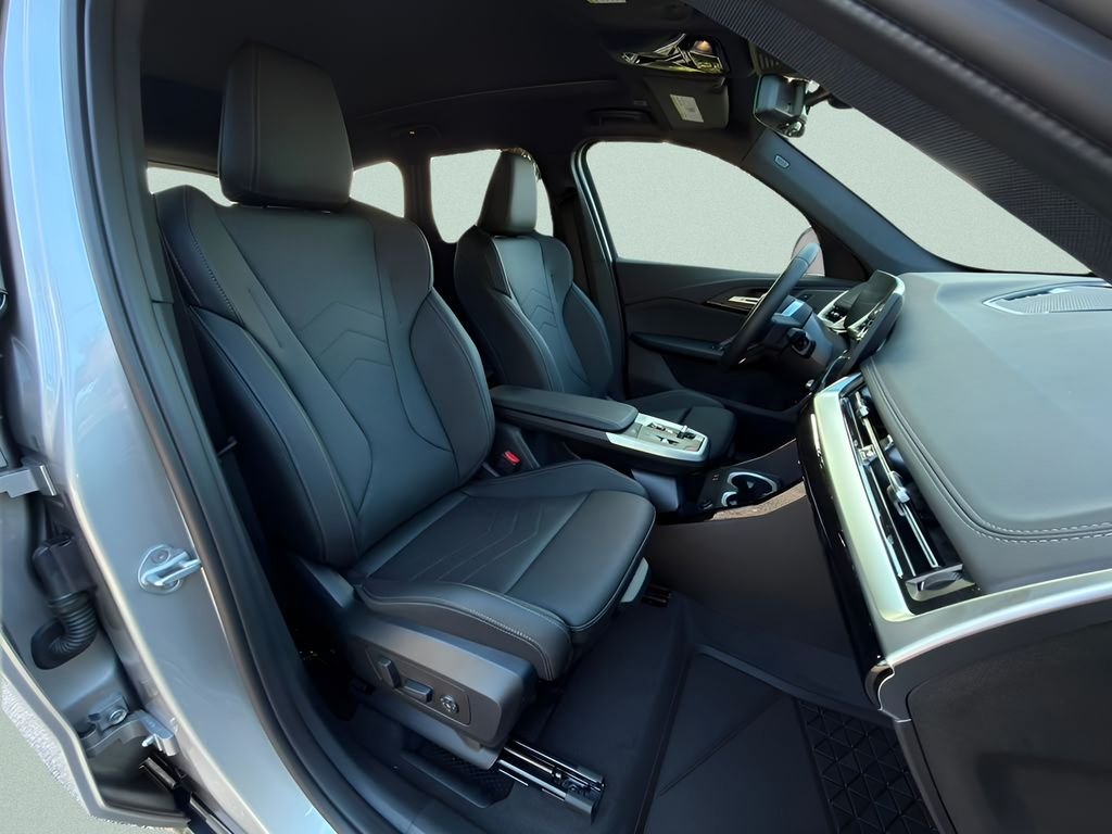 New 2026 Space Silver Metallic BMW xDrive28i image 23