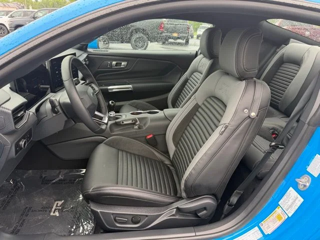 2025 Ford Mustang GT - Photo 11