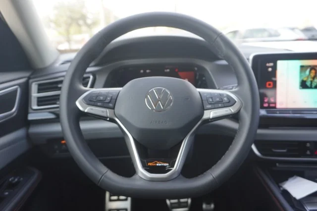 New 2026 Deep Black Pearl Volkswagen 2.0T Peak Edition image 21