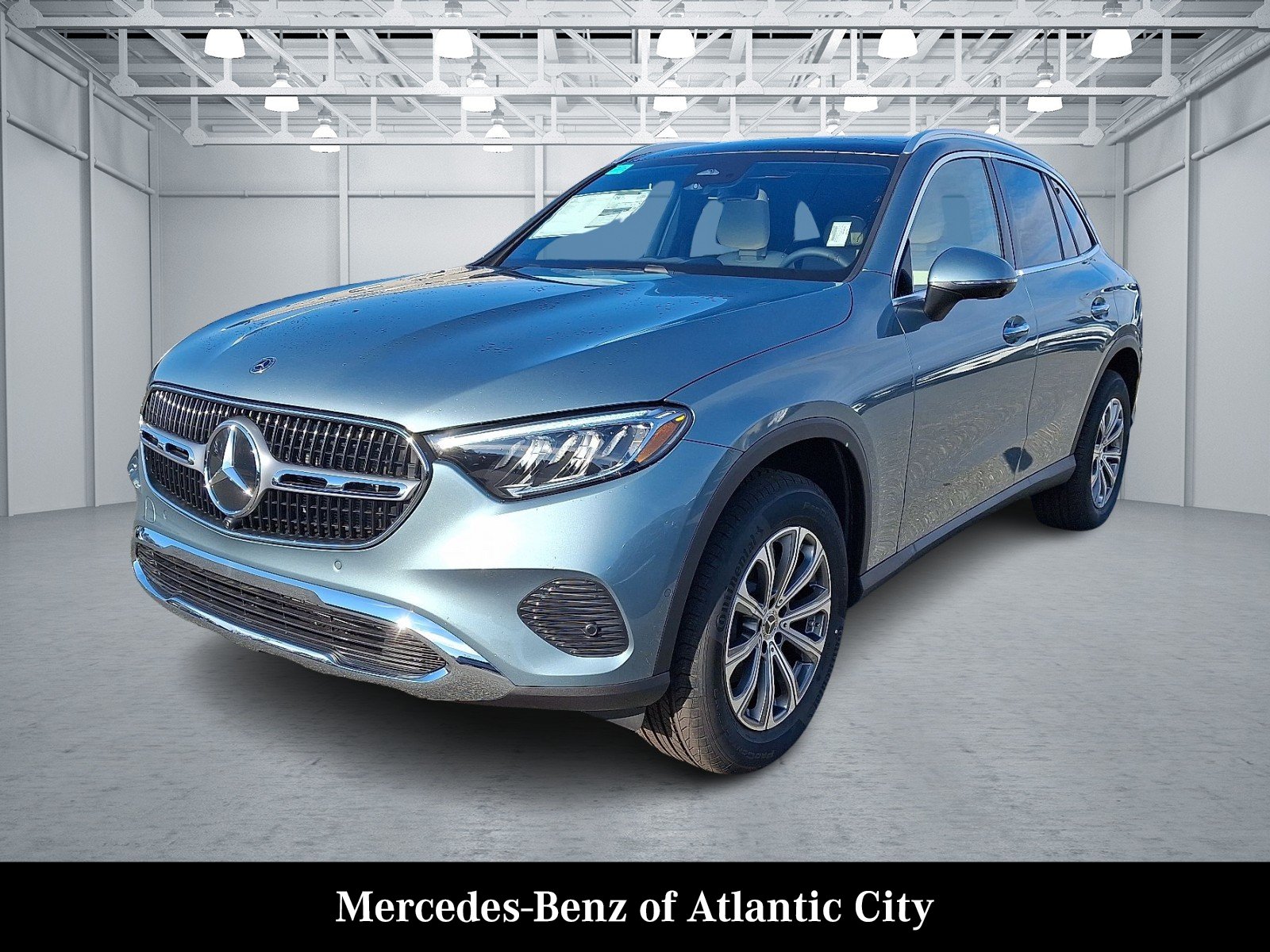 New 2026 Verde Silver Metallic Mercedes-Benz GLC 300 image 2