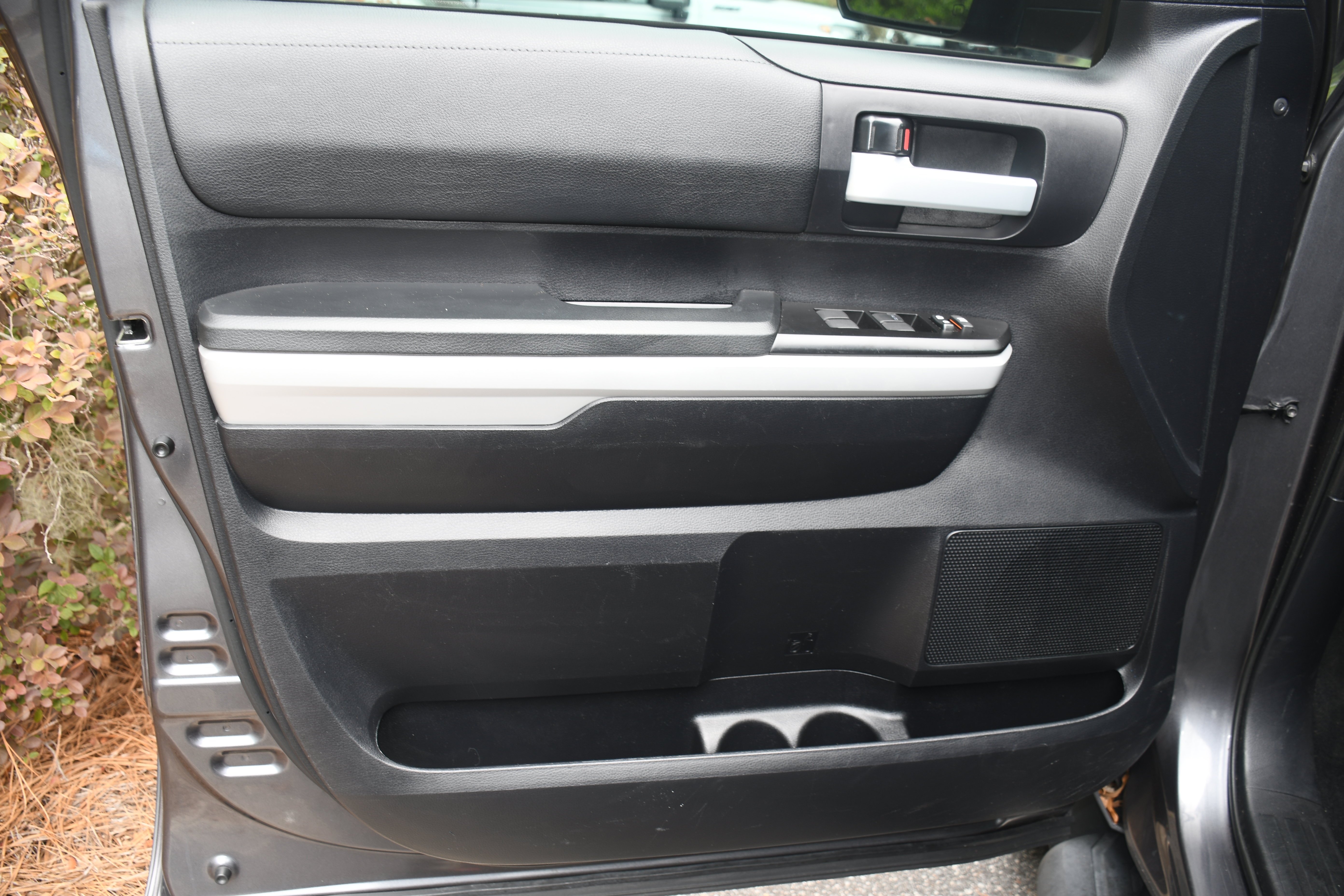 Used 2019 Gray Toyota SR5 image 9