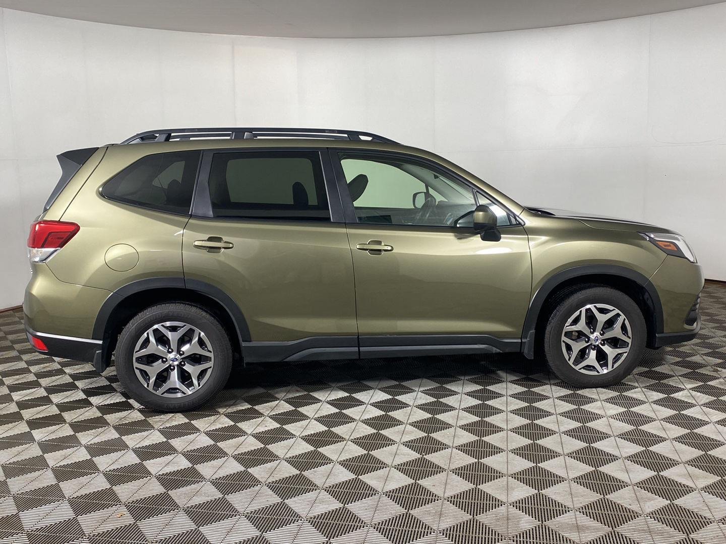 Used 2024 Autumn Green Metallic Subaru Premium image 4
