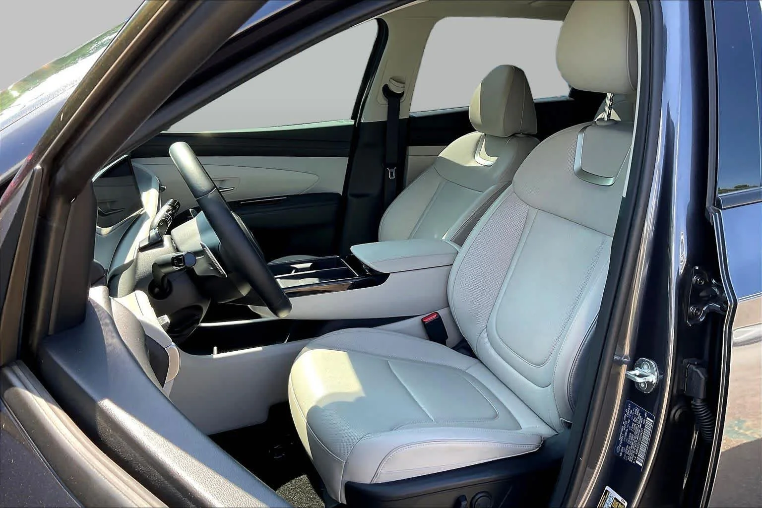 Used 2025 Titan Gray Hyundai Limited image 15