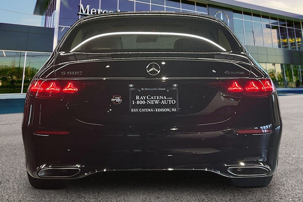 New 2027 MANUFAKTUR Black Sparkling Mercedes-Benz S 580 image 3