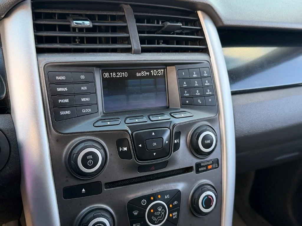 Used 2011 White Suede Ford SE image 19