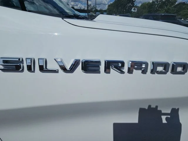 Used 2022 White Chevrolet Custom image 33
