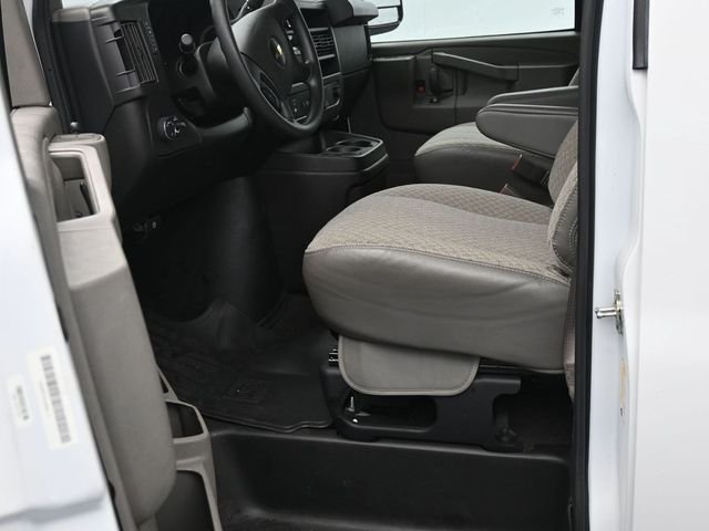 2024 Chevrolet Express Passenger LT - Photo 44