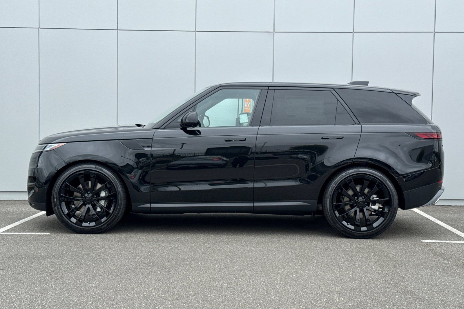 New 2026 Santorini Black Land Rover SE image 2