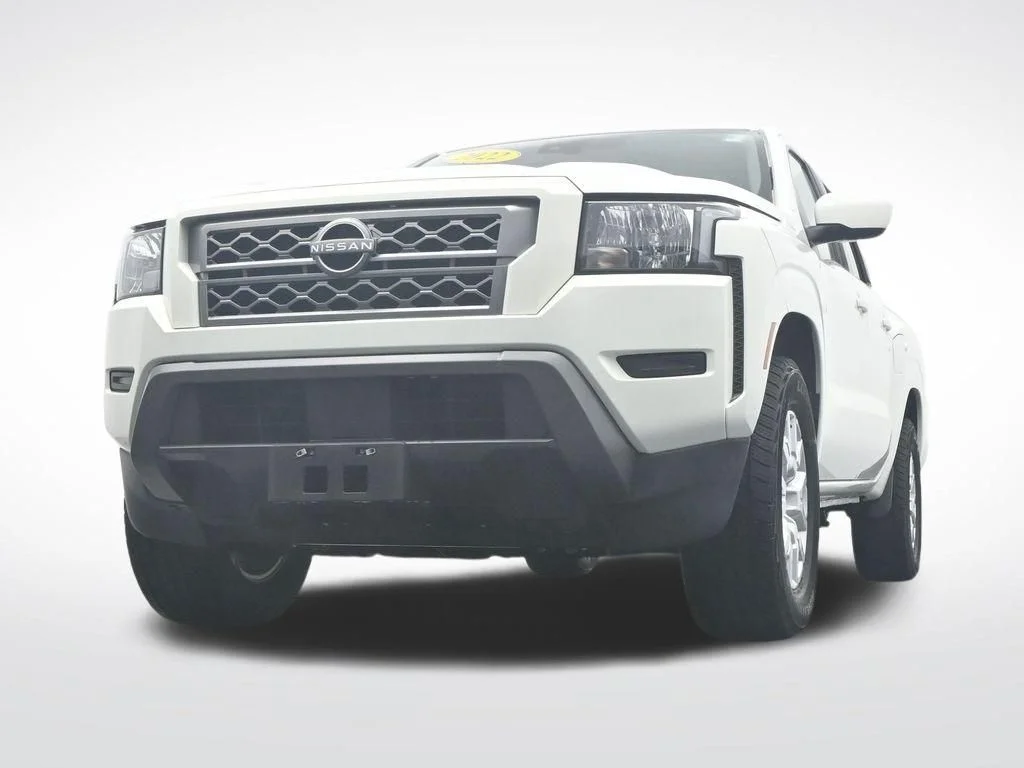 Used 2022 White Nissan SV image 31