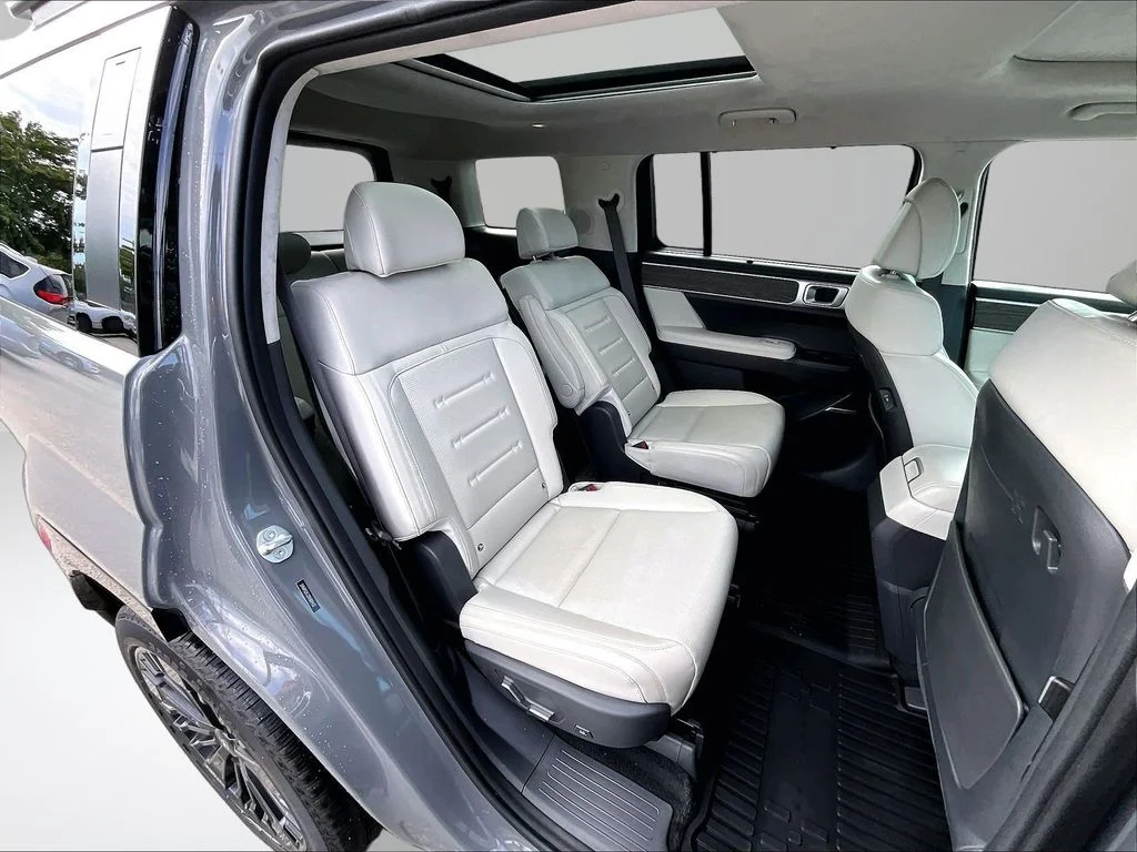 Used 2024 Gray Hyundai Calligraphy image 26