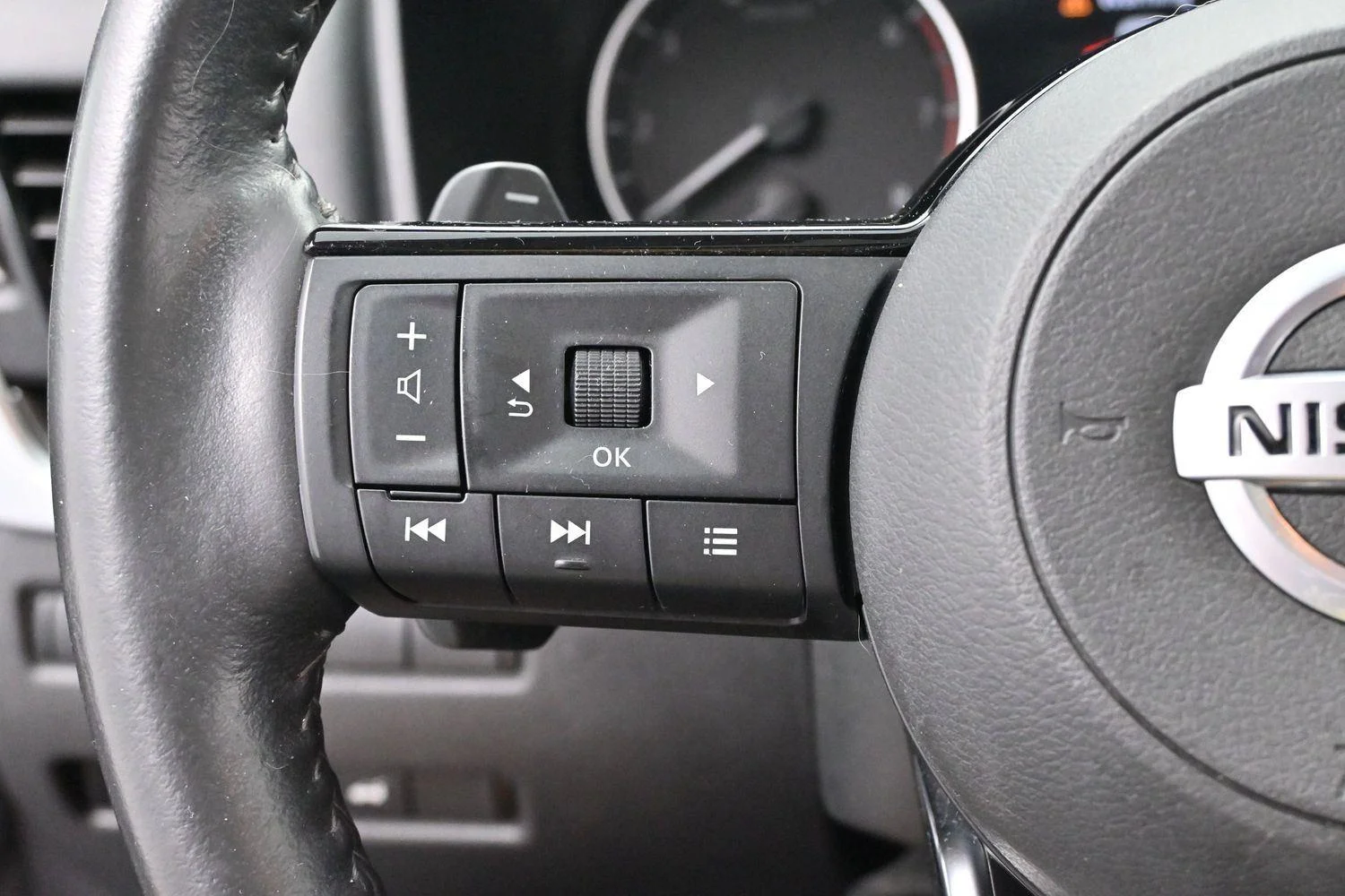 Used 2021 Gun Metallic Nissan SV image 18