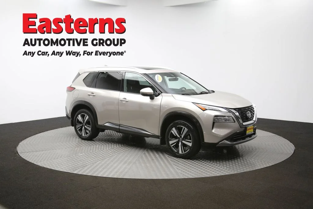 Used 2022 Silver Nissan SL image 46
