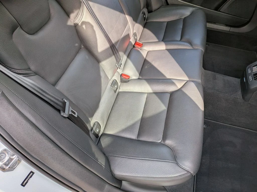 Used 2018 White Volvo T5 Momentum image 26
