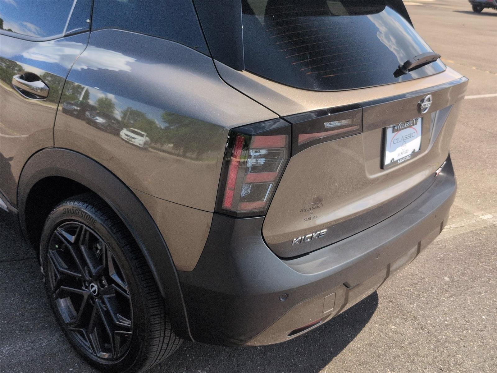Used 2025 Canyon Bronze Metallic Nissan SR image 12