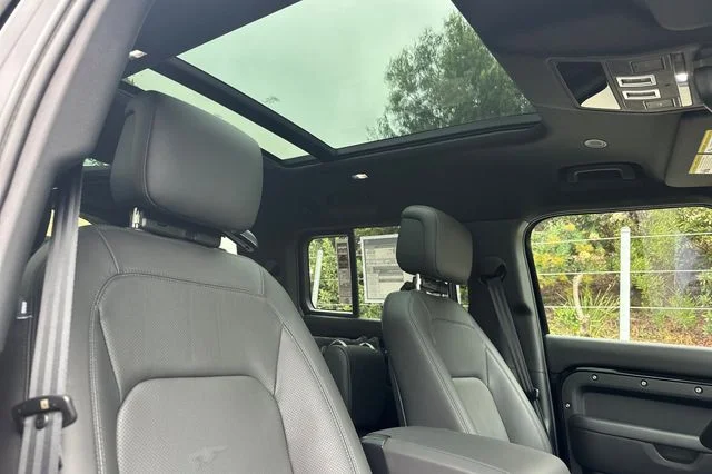 New 2026 Santorini Black Land Rover S image 16