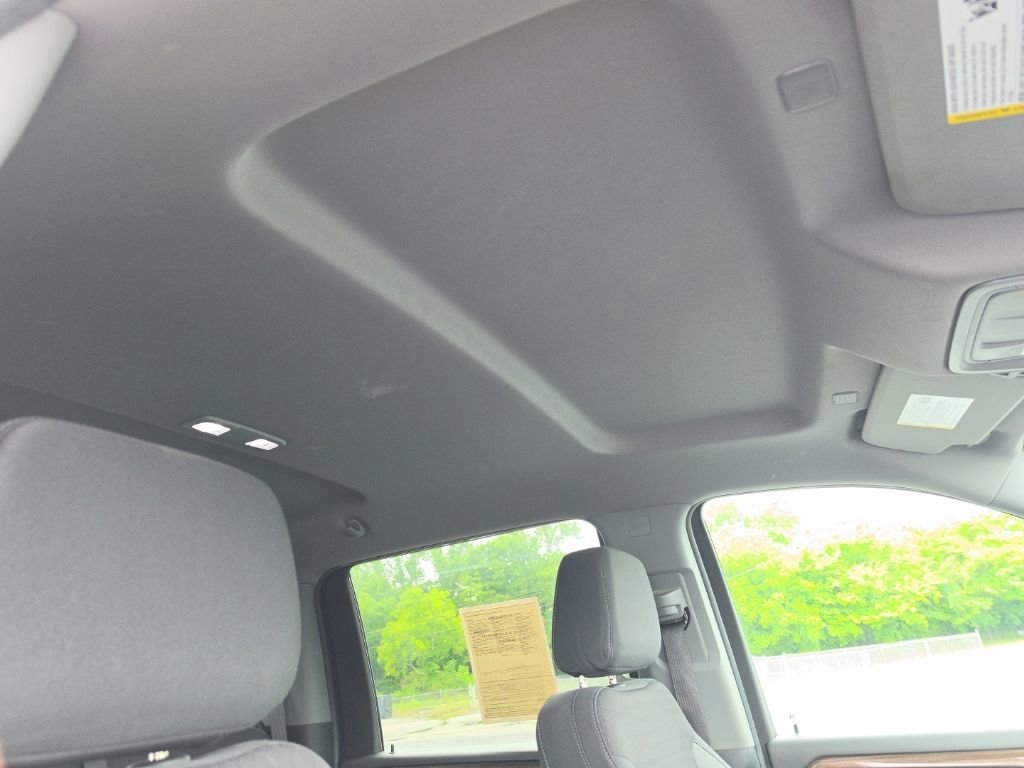 Used 2024 Summit White Chevrolet LT image 31