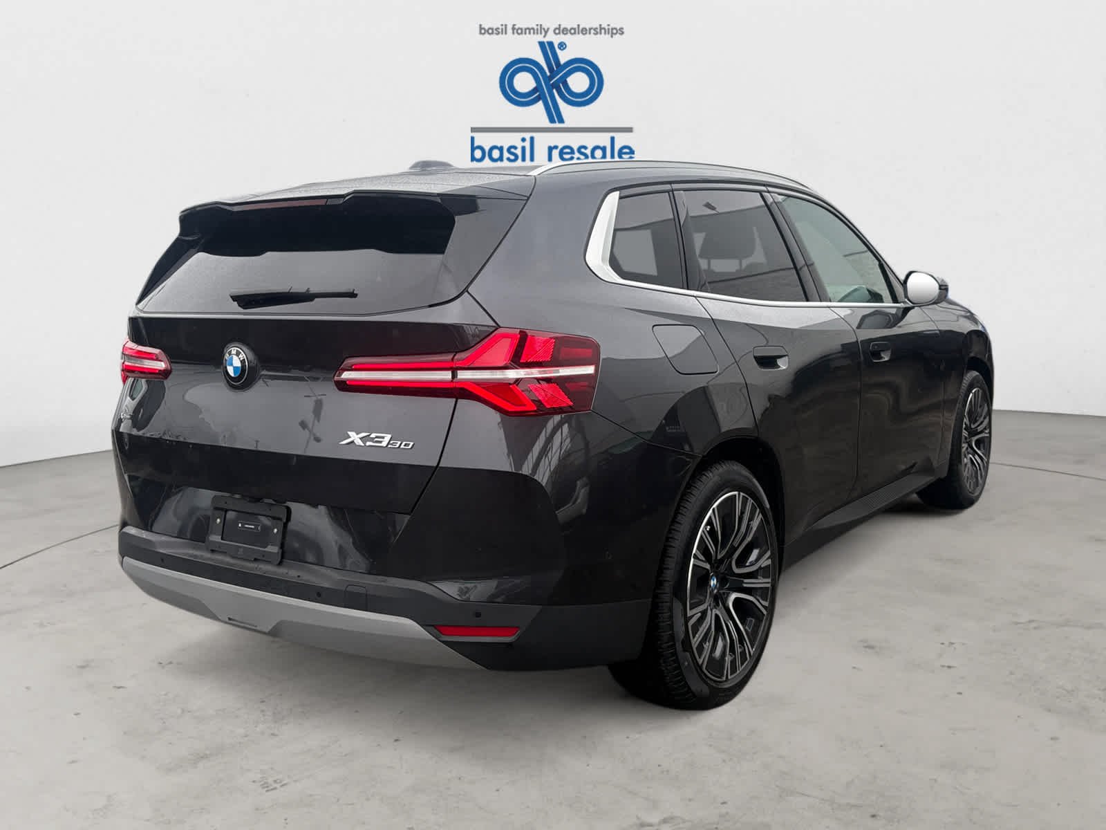 Used 2025 Dark Graphite Metallic BMW 30 xDrive image 5