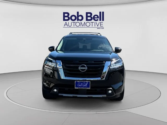 Used 2022 Black Nissan Platinum image 2