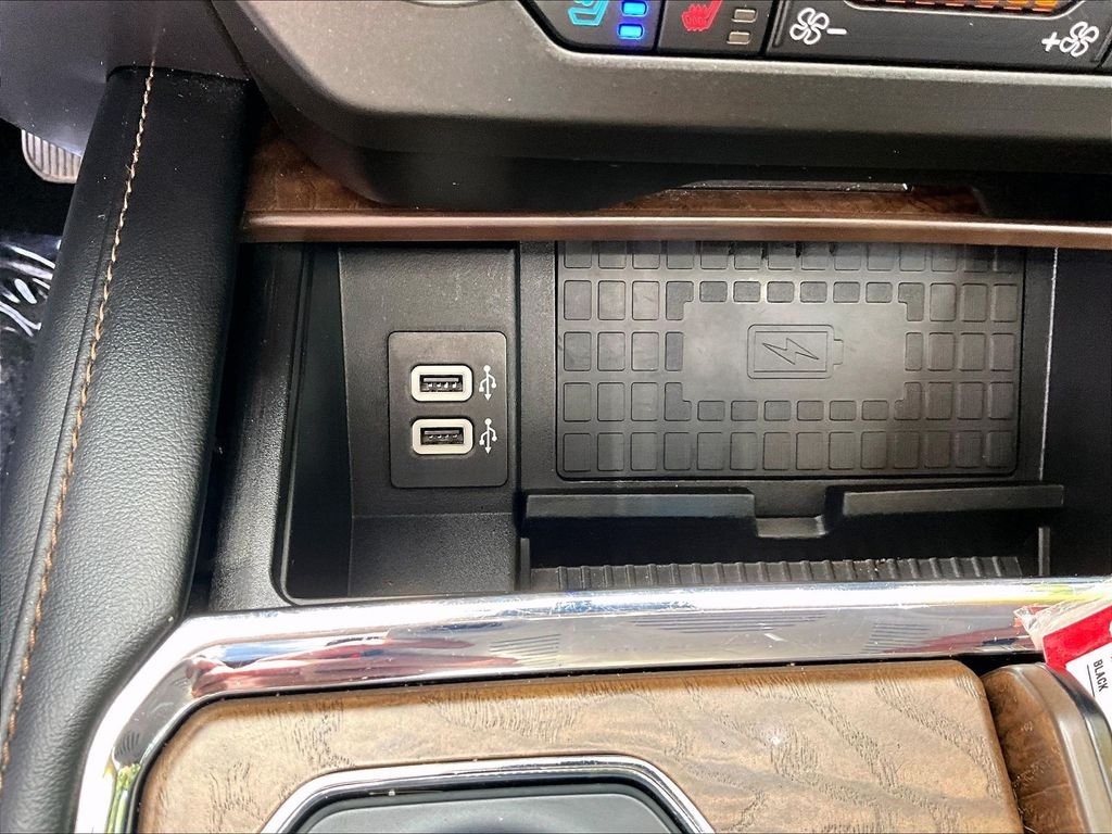 Used 2019 Black Metallic Ford Platinum image 28