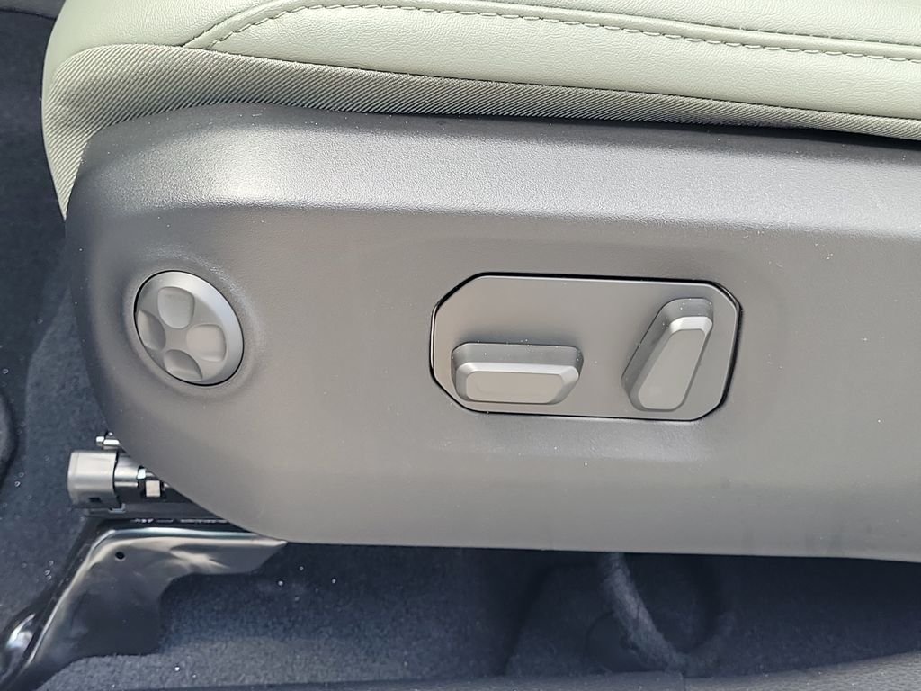 New 2026 Bright White Clear-Coat Exterior Paint Jeep Mojave image 24