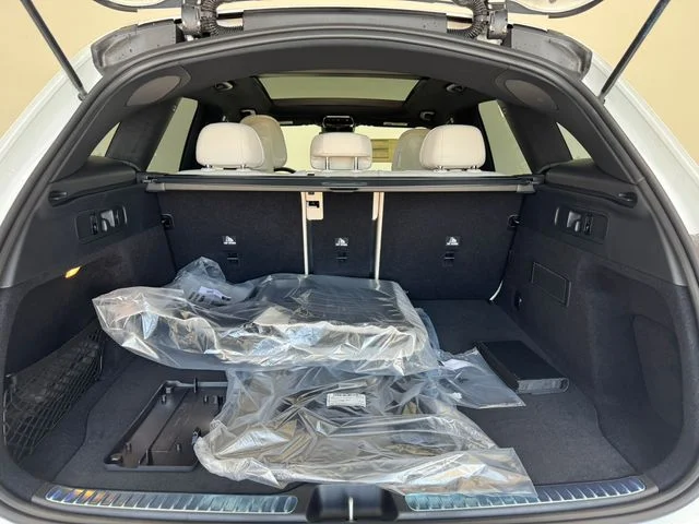 New 2026 Polar White Mercedes-Benz GLC 300 image 8