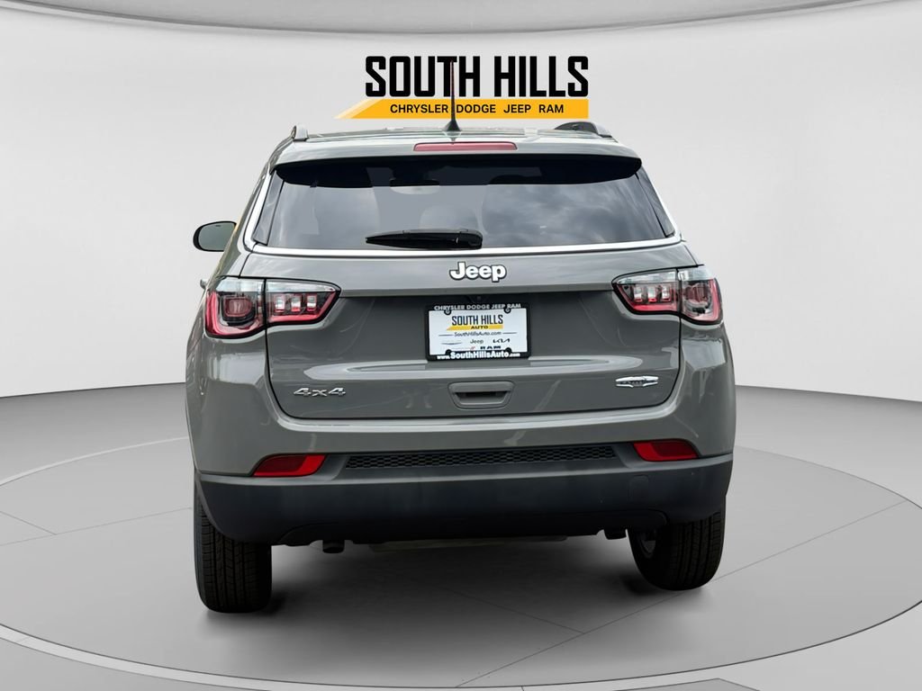 Used 2023 Gray Jeep Latitude image 4