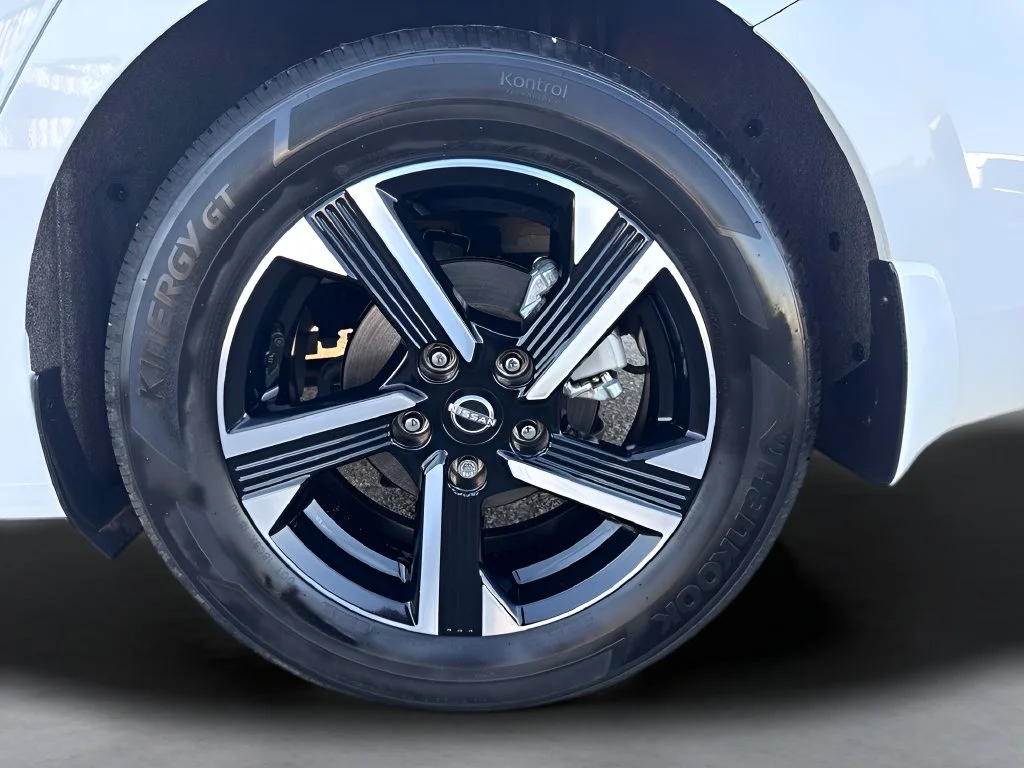 Used 2025 White Nissan SV image 31