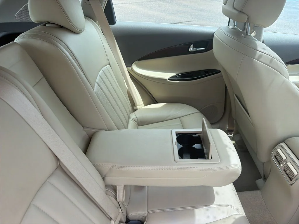 Used 2014 White INFINITI Journey image 44