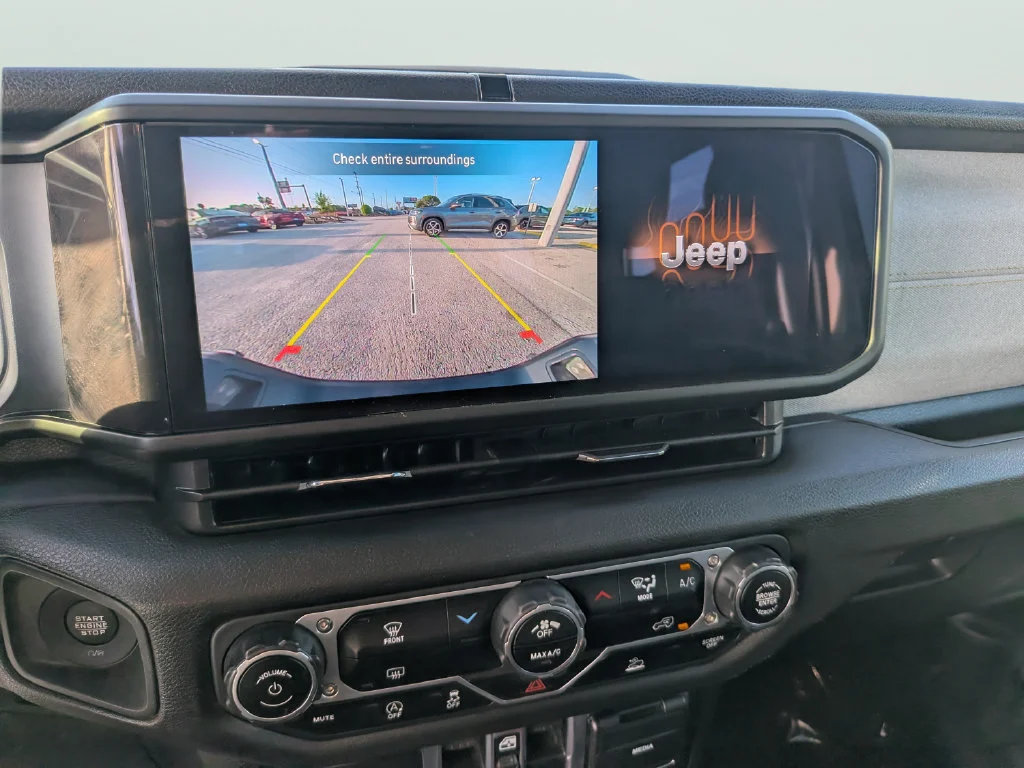 Used 2025 White Jeep Sport S image 19