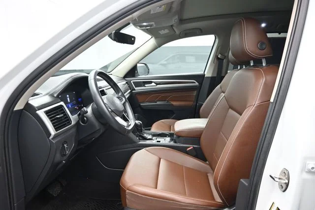 Used 2022 White Volkswagen 3.6L V6 SE w/Technology image 6